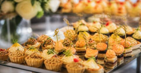 Primul câștigător X Factor a făcut o nuntă altfel. Ce idee simplă de la aperitiv le poate da inspirație și altora