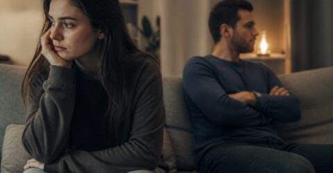 Partenerul refuză terapia de cuplu? Un psihoterapeut explică de ce te poți simți singură în doi
