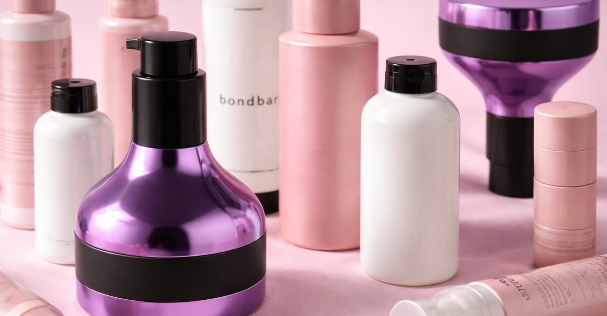 Merită să încerci un dupe pentru Olaplex dacă ai părul rupt de decolorare și placă? Ce fac, de fapt, aceste formule