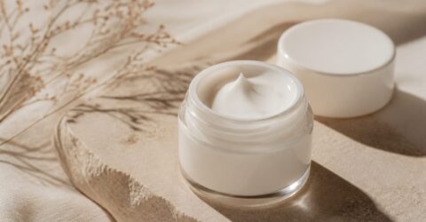 O cremă reparatoare care calmează eficient pielea uscată