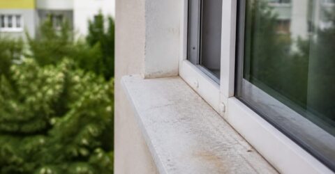 O fetiță de 2 ani a căzut de la etajul doi în Oradea. Ce ar trebui să verifici azi la ferestrele din casa ta