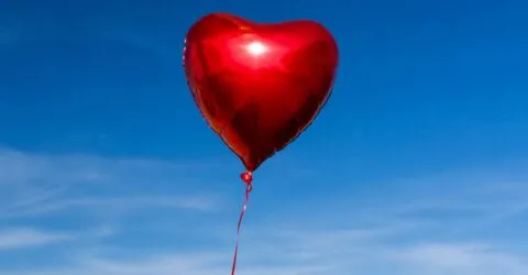 4% dintre cazurile raportate sunt declanșate de emoții pozitive. Poate fericirea intensă să dea simptome de infarct?