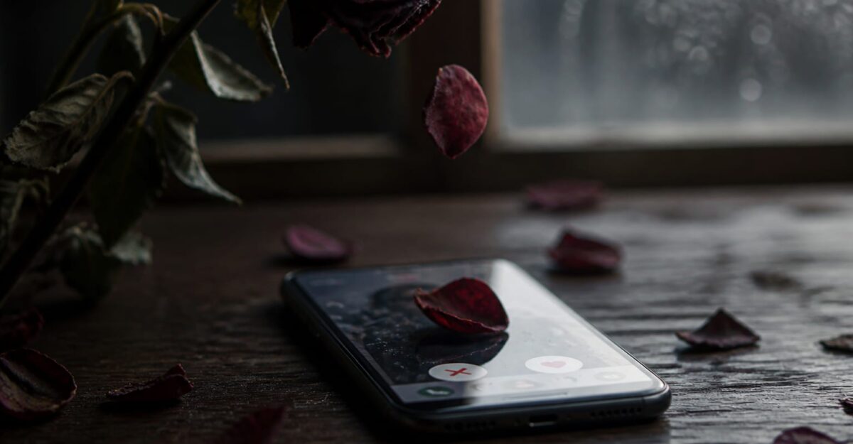 Timiditatea sabotează dating-ul, arată psihoterapeuții