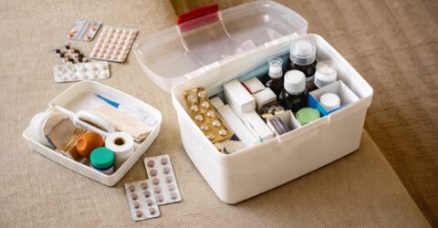 Sue Ojageer explică ce pui într-o trusă medicală de vacanță. Cum o personalizezi fără să cari prea mult