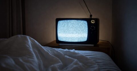 Uitatul foarte des la televizor, legat de modificări cerebrale la peste 1.700 de adulți