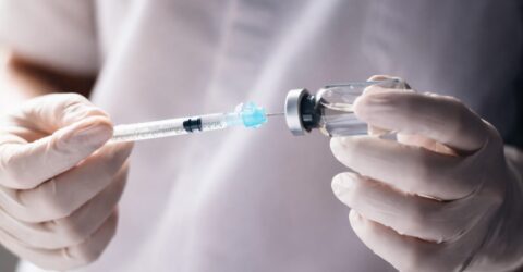 Ai nevoie de vaccin antirabic zilele acestea? 18.600 de doze noi urmează să ajungă în spitale