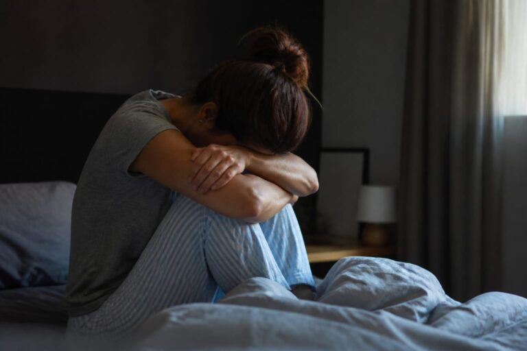Cum ajunge trauma să schimbe calendarul menopauzei. Ce înseamnă pentru tine dacă simptomele apar mai devreme