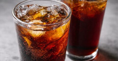 25,8 g de zahăr într-un smoothie pentru copii, față de 21 g într-o doză de Coca-Cola. Ce schimbi concret de azi