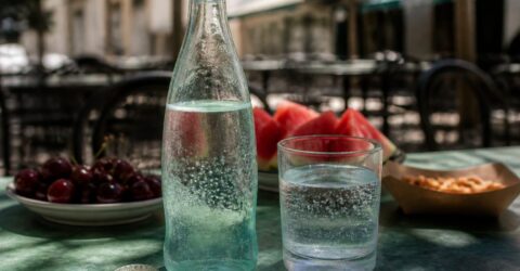 Balonarea poate fi mai accentuată vara chiar și fără schimbări mari în dietă. Băuturile reci și carbogazoase sunt printre cauze