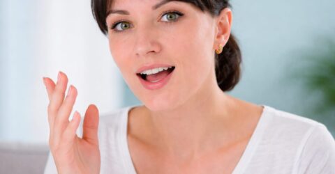 La 60 de ani, 47,5% dintre persoane au ptoză a pleoapei superioare