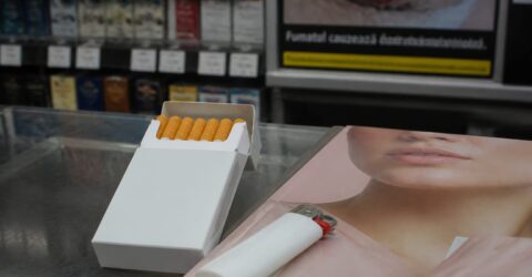 Dua Lipa, Kylie Jenner și Hailey Bieber apar din nou fumând. Cum s-a întors țigara în estetica anului 2026