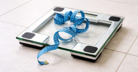 Femeile cu obezitate în copilărie au fost cu 42% mai puțin predispuse să nască între 30 și 34 de ani