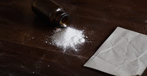 Un studiu leagă 164 de otrăviri cu nitrit de sodiu de creșterea sinuciderilor