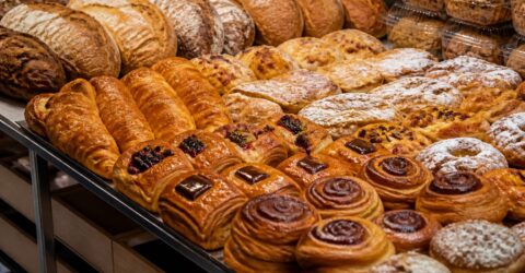 Costco aduce cinci produse de patiserie în august, de la pâine artizanală până la deserturi de 18,99
