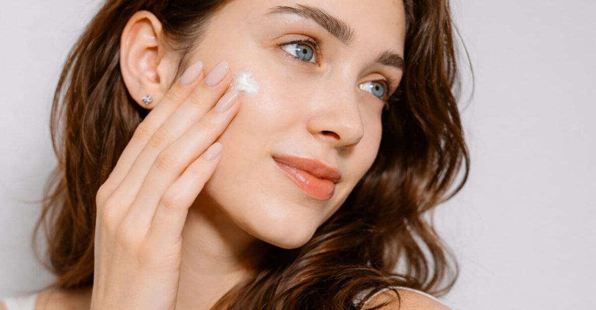 Rutina de skincare. 12 săptămâni de consecvență te scapă de testarea haotică a produselor