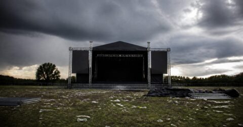 Theo Rose a fost oprită din concert la Nibiru, cu o zi înainte de a împlini 29 de ani