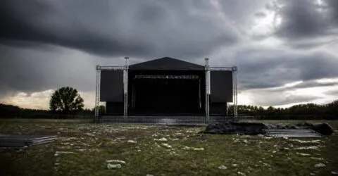 Theo Rose a fost oprită din concert la Nibiru, cu o zi înainte de a împlini 29 de ani