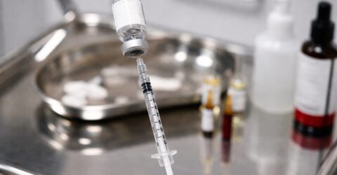 Mai mult timp fără ca boala să revină după operație. Ce aduce nou vaccinul personalizat pentru melanom