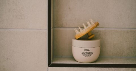 Cum alegi balsamul profund potrivit pentru părul tău și cât de des îl folosești