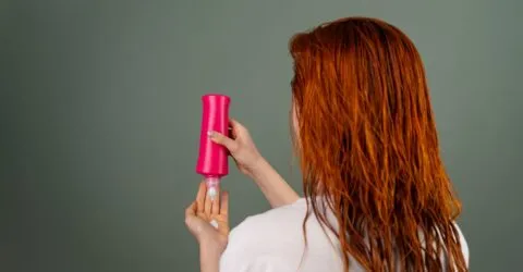 Șapte balsamuri fără clătire recomandate de hairstiliști. Ce formule merg la păr fin, gros sau deteriorat