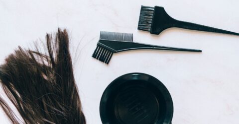 Cum treci la blond platinat, fără să-ți distrugi părul. Când ai nevoie de 3 ședințe