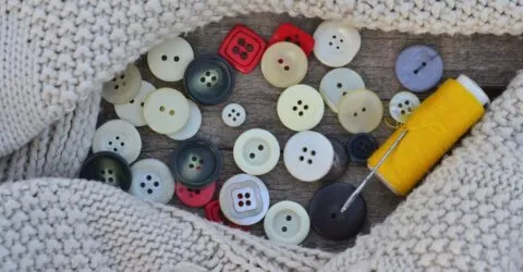 De ce sunt tinerii atrași de obiectele și hobby-urile bunicilor. Ce spun psihologii despre nostalgie
