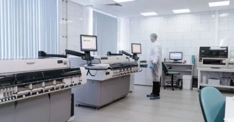 De ce tot mai multe tinere ajung să sară peste testarea pentru cancerul de col uterin și ce înseamnă asta pentru ele