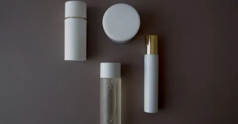 Donatella Versace și Revolve lansează un brand independent. Primele produse de beauty apar în 2027