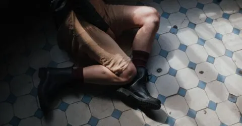 Dr. Martens lansează în două zile „With Bouncing Soles” și mută strategia spre consumator