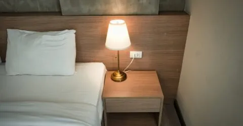 De ce poți dormi mai prost în prima noapte la hotel și ce te poate ajuta să te adaptezi