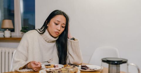 Ce înseamnă food noise și cum îți poate afecta concentrarea și relația cu mâncarea