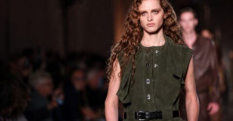 Milano propune fusta până la genunchi și croieli elegante pentru primăvara 2027