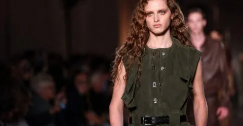 Milano propune fusta până la genunchi și croieli elegante pentru primăvara 2027