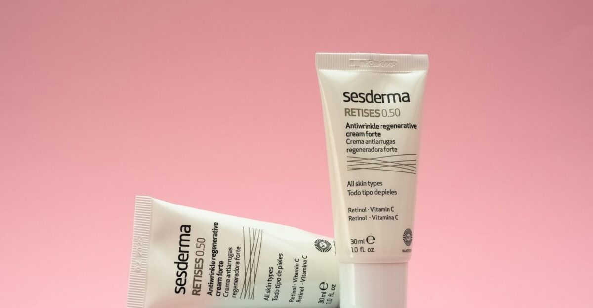 Patru ingrediente care pot netezi fruntea fără Botox. Retinolul se introduce treptat