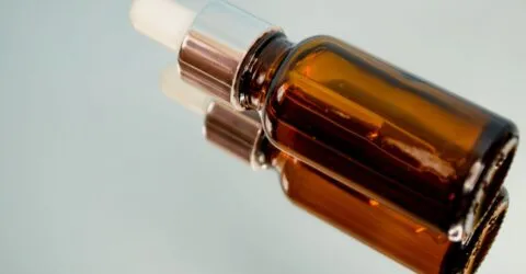 Cum alegi retinolul în 2026 fără să-ți irite pielea. Vogue recomandă 7 seruri și creme