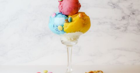 Ce sunt unghiile sorbet și cum obții acasă efectul pastelat difuz, mai lejer decât ombré-ul clasic
