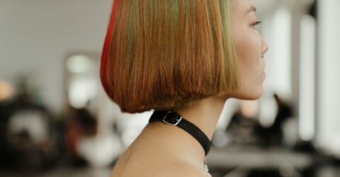 Tunsoarea stacked bob a crescut puternic în căutări. De ce avantajează părul fin și cere puțin styling