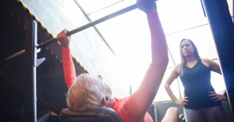 Un studiu la vârstnici indică antrenamentul care reduce grăsimea păstrând masa musculară