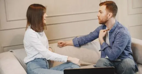 Cum exersezi ascultarea activă în cuplu și ce urmărești timp de trei zile în discuțiile cu partenerul