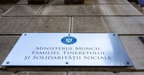 Cum vorbești despre bani în cuplu și faci bugetul când salariul minim îți aduce 125 de lei net în plus