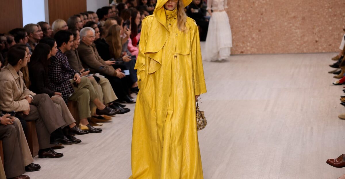 Chloé schimbă stilul boho pentru 2027 cu mâneci uriașe, dantelă și culori vii