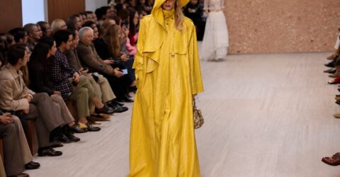 Chloé schimbă stilul boho pentru 2027 cu mâneci uriașe, dantelă și culori vii