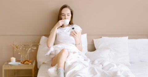 Cafeaua poate reduce profunzimea somnului chiar dacă adormi ușor