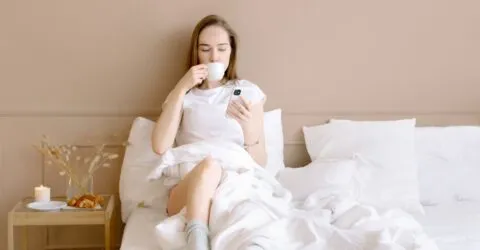 Cafeaua poate reduce profunzimea somnului chiar dacă adormi ușor