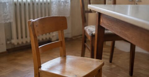 Cum vorbești cu copilul despre consimțământ, de la refuzul unei îmbrățișări la ajutorul cerut unui adult