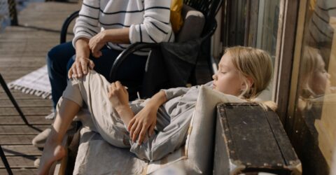 Cum îți faci loc pentru pauze de 10 minute și sprijin când ai grijă de cineva din familie