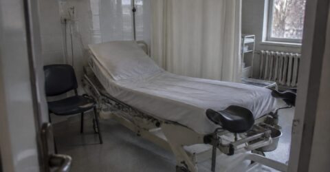 Însoțitorul ales de mamă ar putea fi primit la naștere. Proiectul a trecut de comisia de sănătate