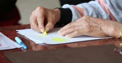 Menopauza mai timpurie a fost asociată cu un debut mai precoce al bolii Alzheimer într-un studiu
