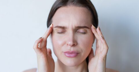 Când calmantele pentru migrenă se apropie de 10 zile pe lună, e timpul să discuți prevenția cu neurologul