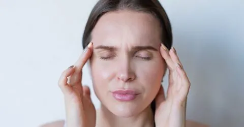 Când calmantele pentru migrenă se apropie de 10 zile pe lună, e timpul să discuți prevenția cu neurologul